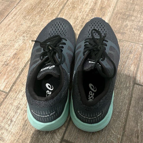 ASICS Roadhawk running shoes size 8. - Picture 3 of 5